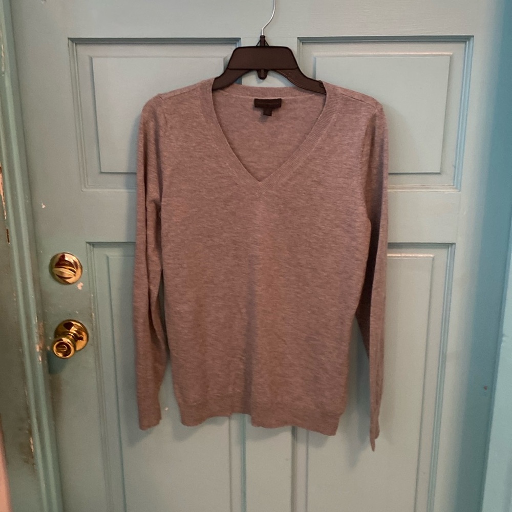 Worthington v neck light weight sweater. Size L in a gray color. # 3430